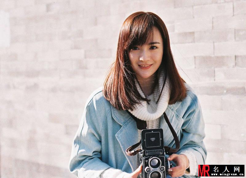 李依纯清纯素颜写真 获封最美校花(1)