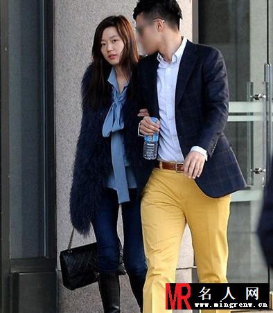 全智贤亿万富翁老公罕见露脸 获赞帅过金秀贤(1)