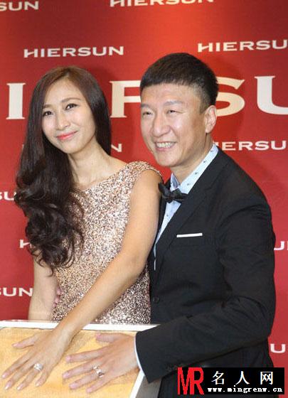 孙红雷王骏迪婚后首亮相 狂秀恩爱羡煞旁人(1)