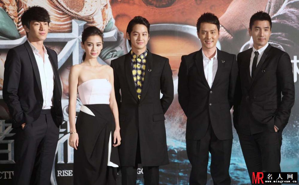 Angelababy狄仁杰2发布抹胸亮相 惊艳全场(1)