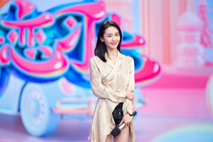 王子文长发甜美迷人 女神范十足(1)