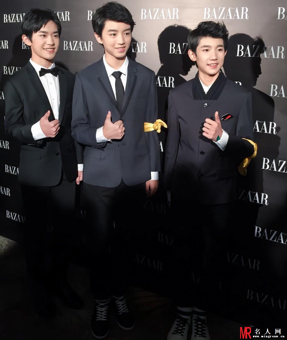 TFBOYS身穿西服帅气亮相芭莎明星慈善之夜(1)