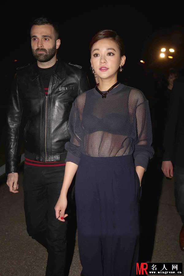 甜妞大变身 陈意涵2015秋冬巴黎时装周H&M Studio秀场穿透视装挑战性感(1)