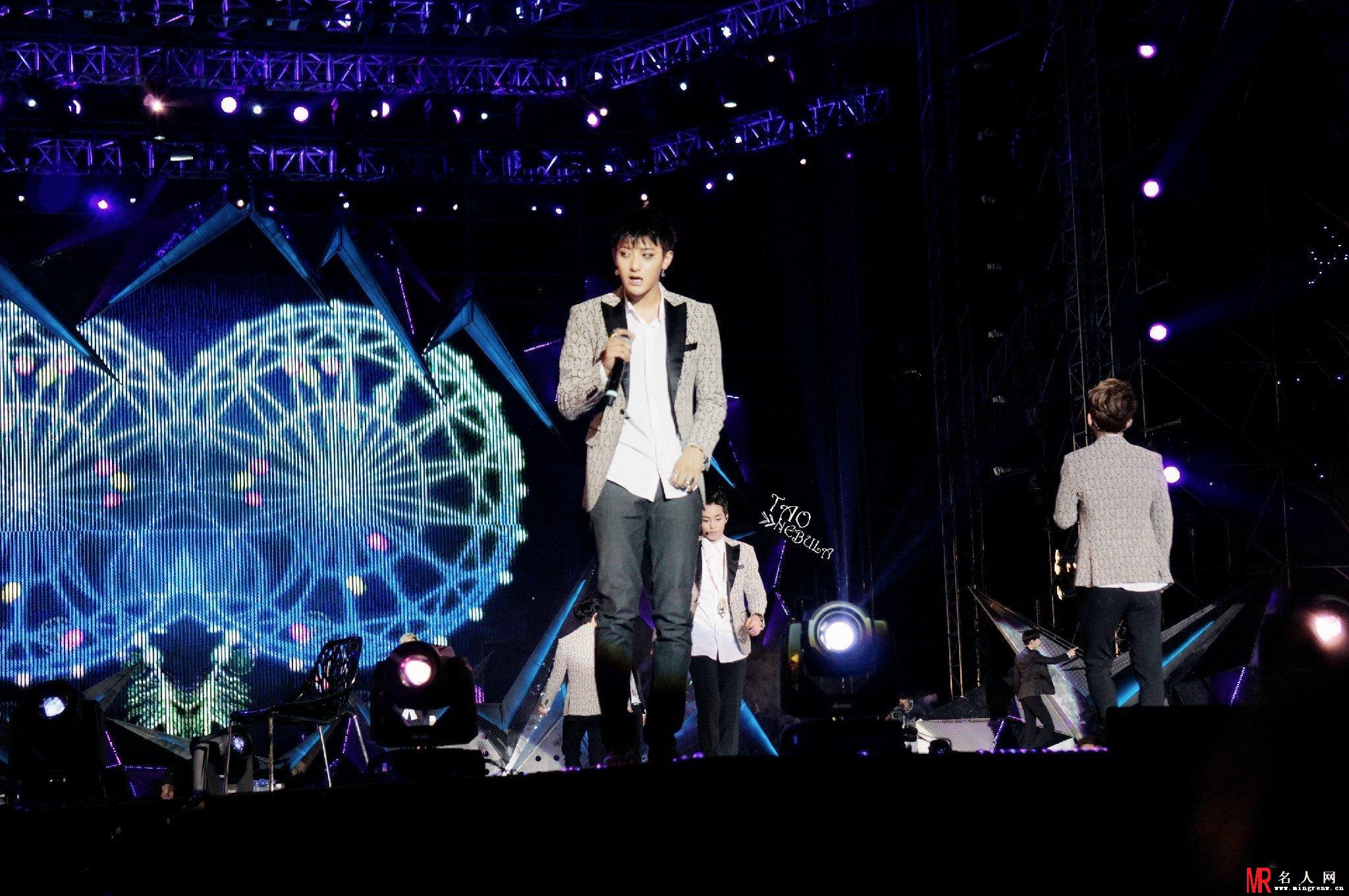 2014年8月EXO仁川飞西安帅气时尚写真黄子韬图片写真(1)
