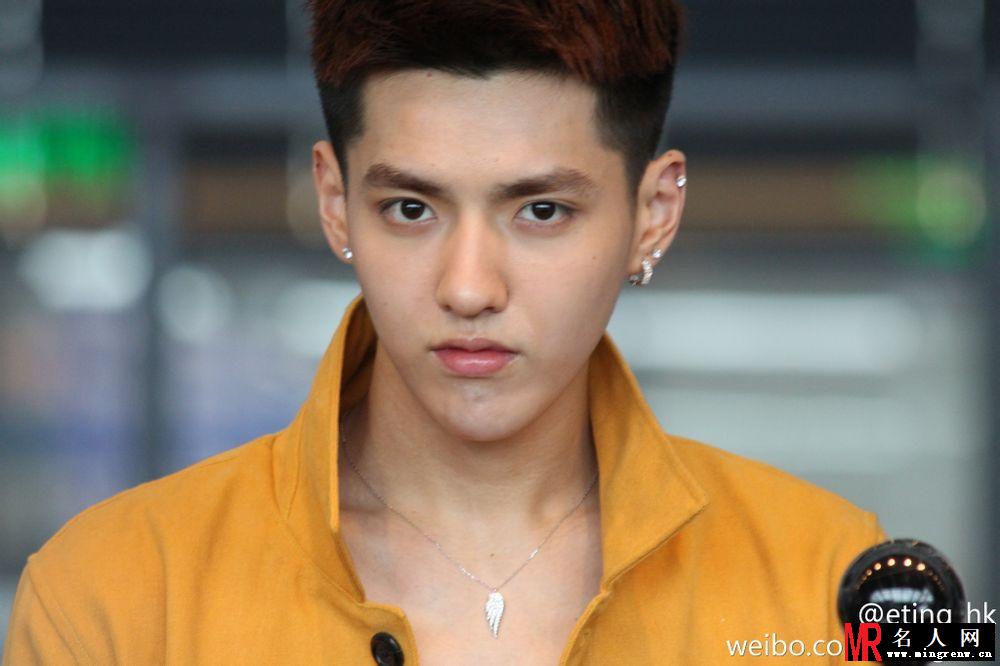 2013年5月EXO台湾飞往仁川机场写真吴亦凡图片帅气时尚(1)