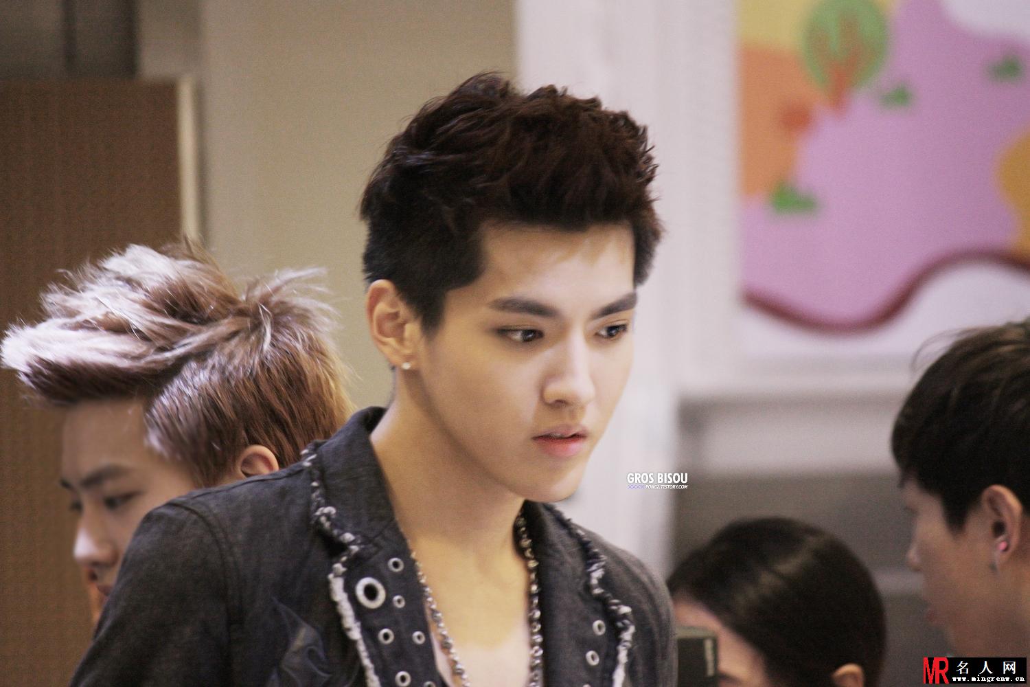2013年韩国POP UP store活动现场EXO领队吴亦凡帅气现身颜值逆天(1)