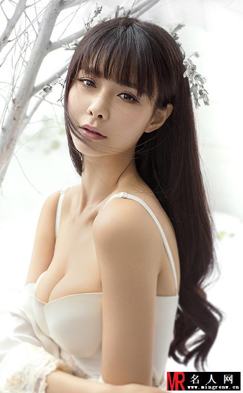 沈梦辰《男人装》写真尺度大开 眼神甜美诱惑摄人心魂(1)