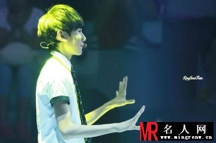 TFBOYS参加《少年中国强》 节目录制(1)