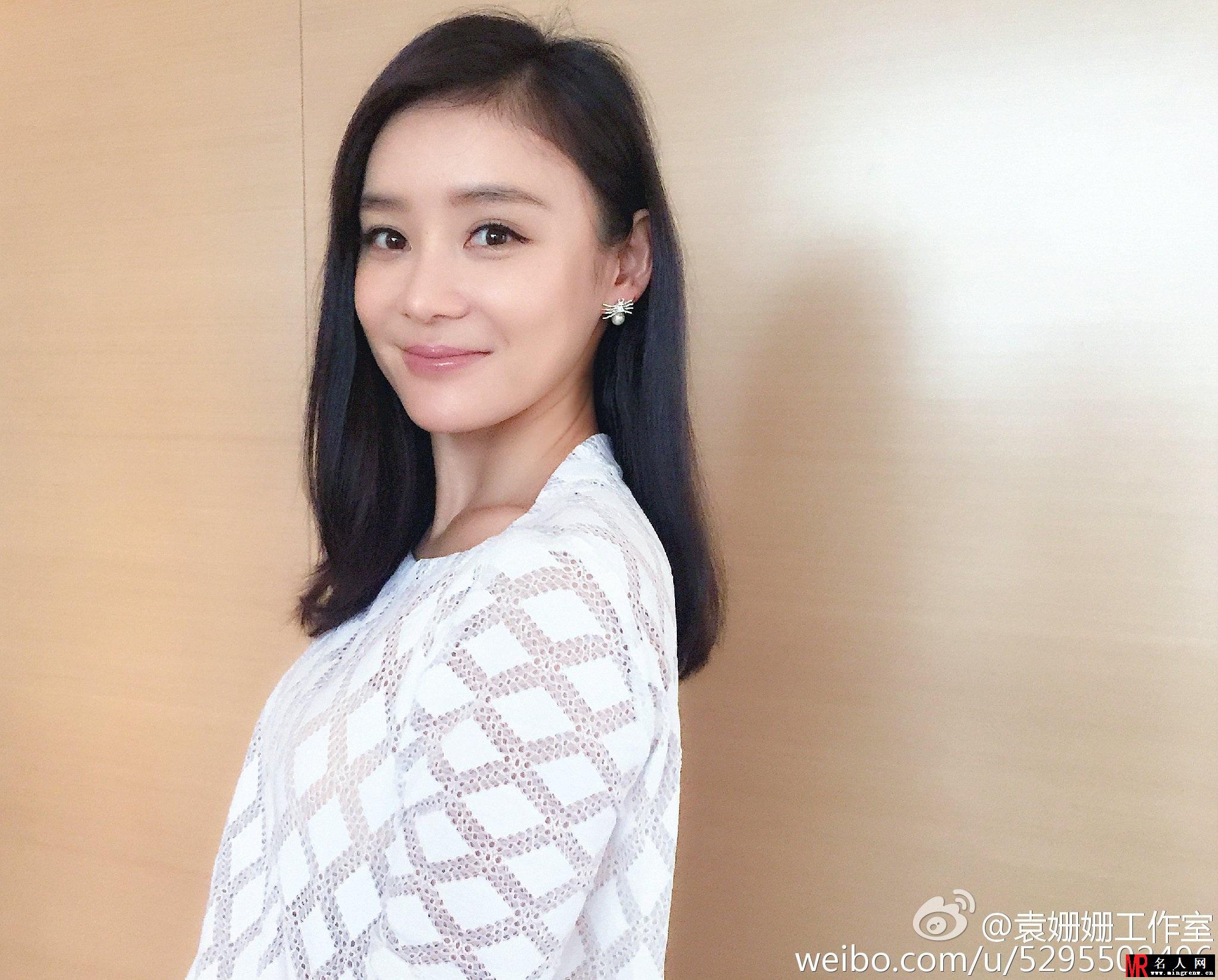 袁姗姗代言产品卖脱销 白色透视裙显纯美(1)