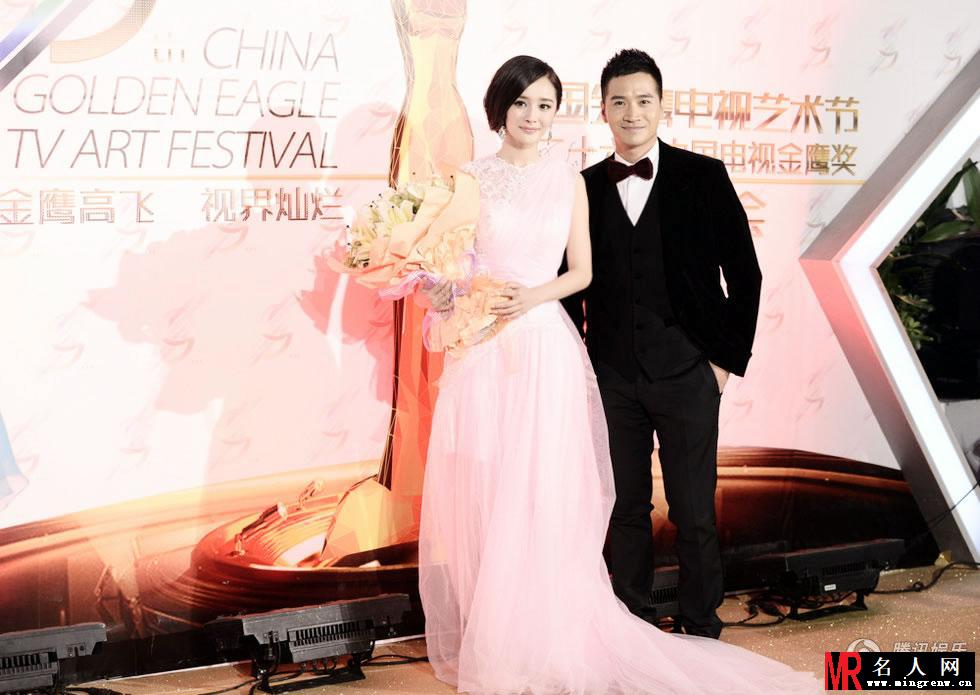 杨幂勇夺金鹰节视后 牵手何晟铭现身(1)
