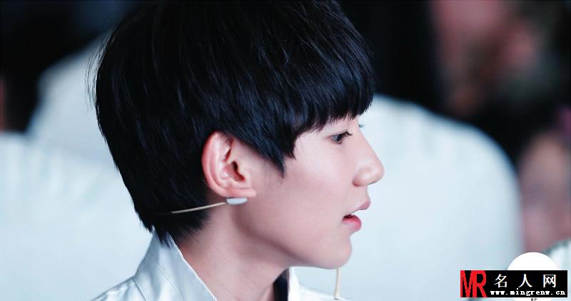 TFBOYS王源《中国文艺》 粉嫩脸蛋惹人爱(1)