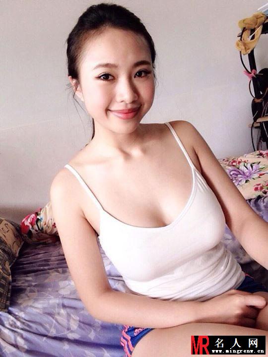台湾最胸Showgirl晒傲人身材 36D震憾全场(1)