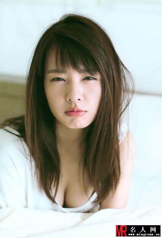 日本女星山田菜菜诱人身材 大露事业线令人遐想(1)
