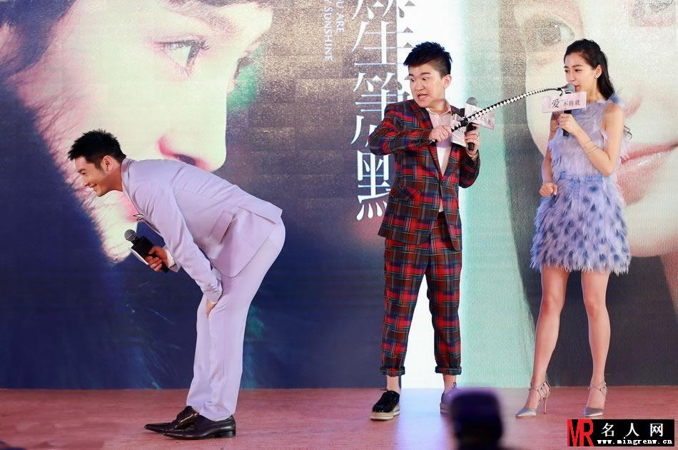 电影《何以笙箫默》发布会 黄晓明baby玩壁咚(1)