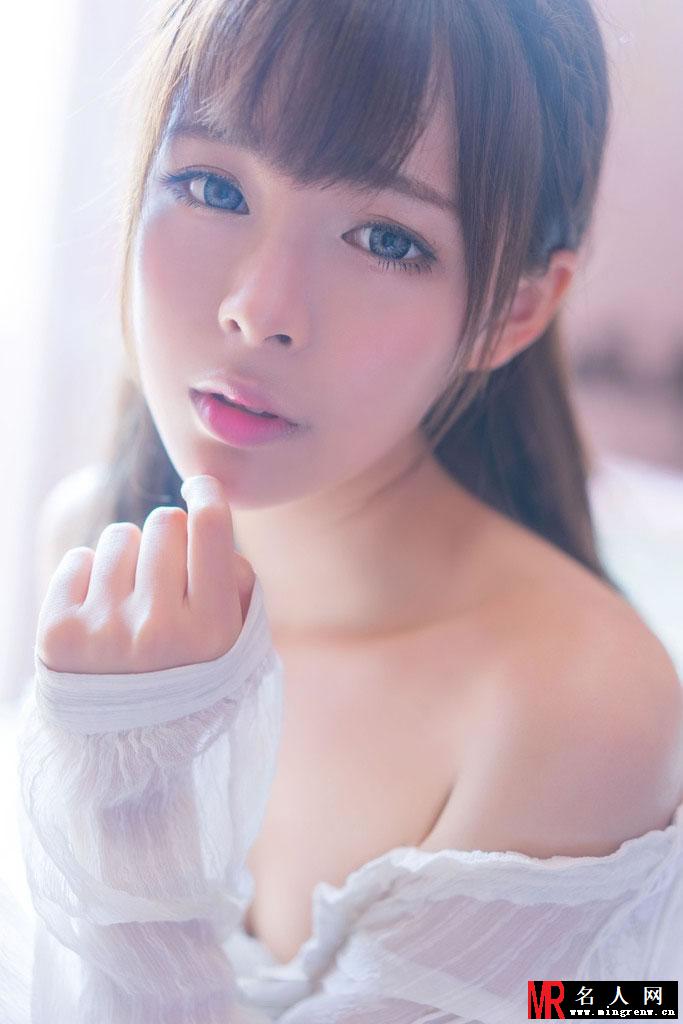 性感嫩模诱惑写真 露酥胸裸美背(1)