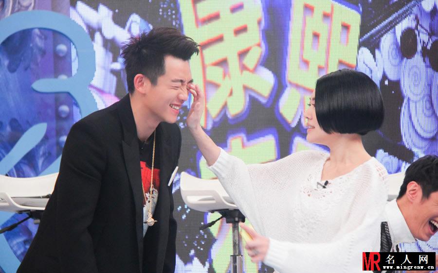郑恺做客康熙来了 被小S双手抚摸(1)