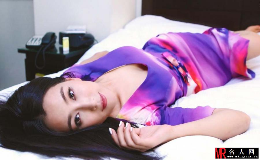 心花路放女主床照大公开 搔首弄姿夺眼球(1)