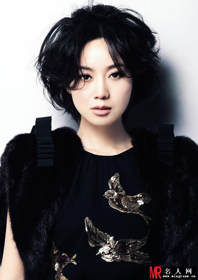 闫妮风情写真 散发熟女风味(1)