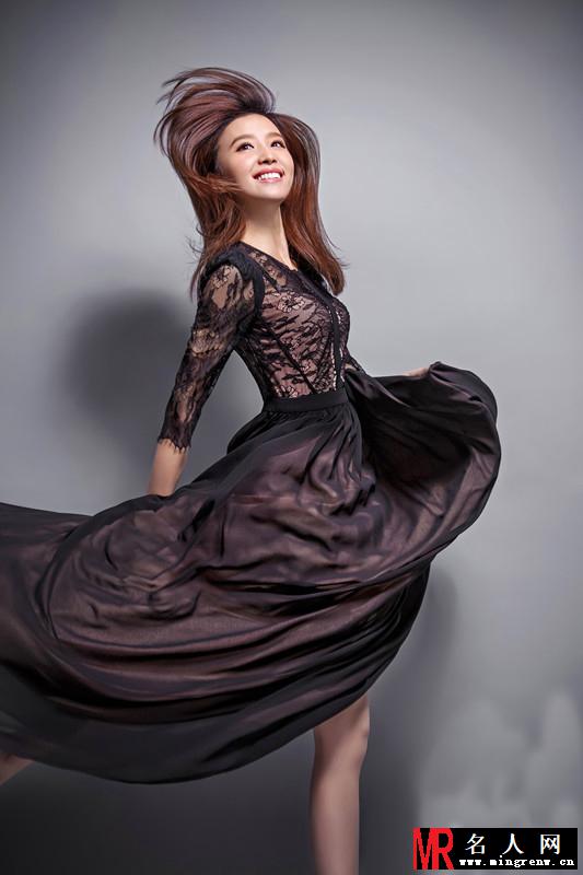 张杨果而夫妻暗黑写真 含蓄内敛获赞(1)