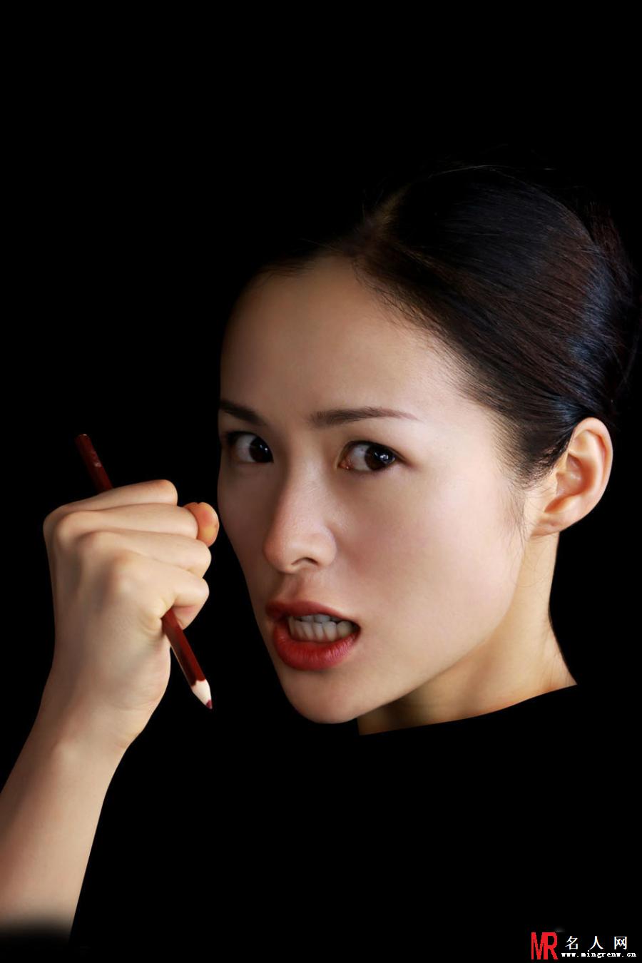 江一燕搞怪写真曝光 变身鬼脸表情后(1)