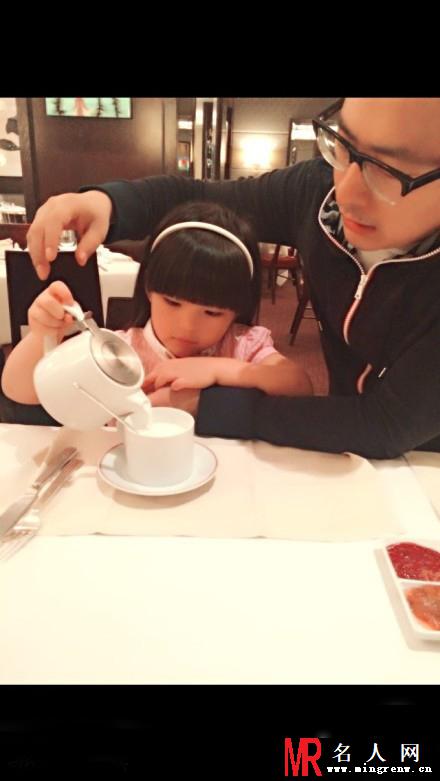 王诗龄纽约行 小甜妞变身小女王萌翻全场(1)