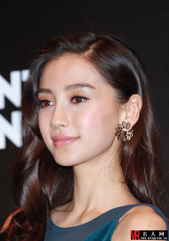 Angelababy优雅长裙亮相钟表品牌活动(1)