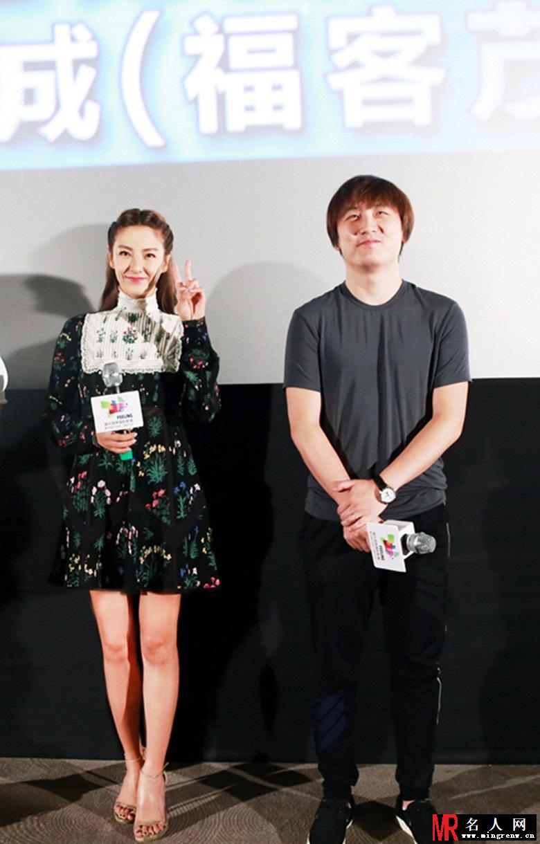 张雨绮碎花长裙甜美 笑容迷人气质优雅(1)