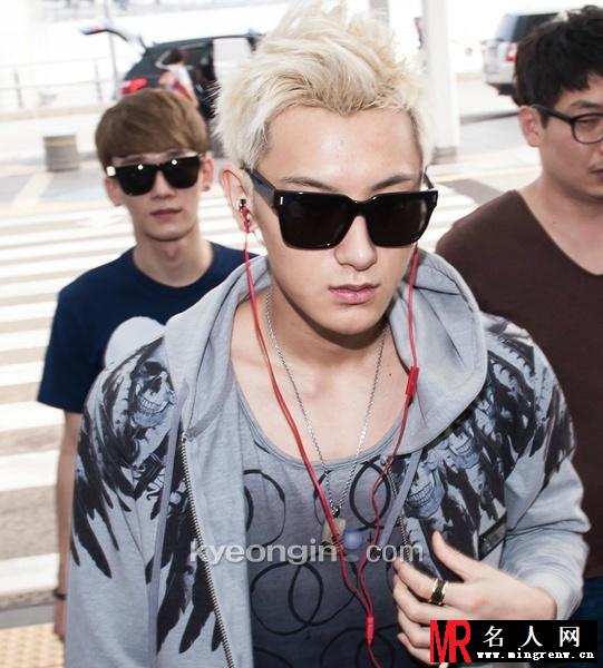 2014年6月EXO仁川飞湖南机场时尚帅气写真黄子韬图片写真(1)