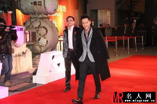 2012年跟“粽”时尚 冯绍峰披风衣霸气走红毯(1)