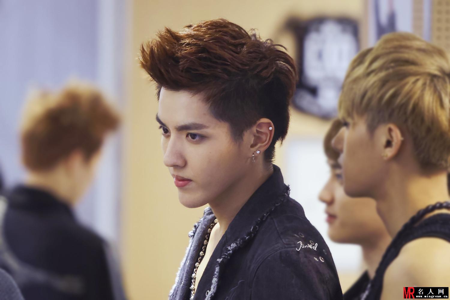 2013年韩国POP UP store活动现场EXO领队吴亦凡帅气现身颜值逆天(1)