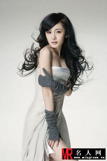杨幂早期靓丽写真 双手狂挤上围(1)