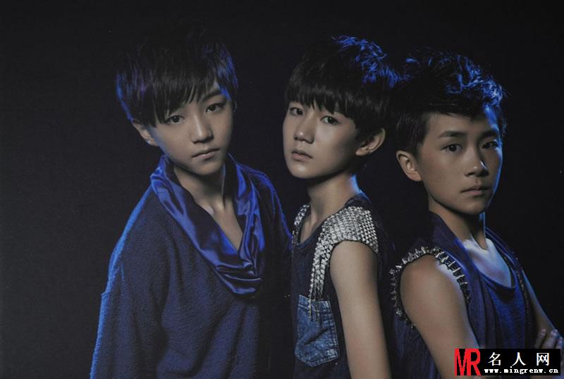 TFBOYS《HEART梦出发》黑色背景深蓝色装版(1)