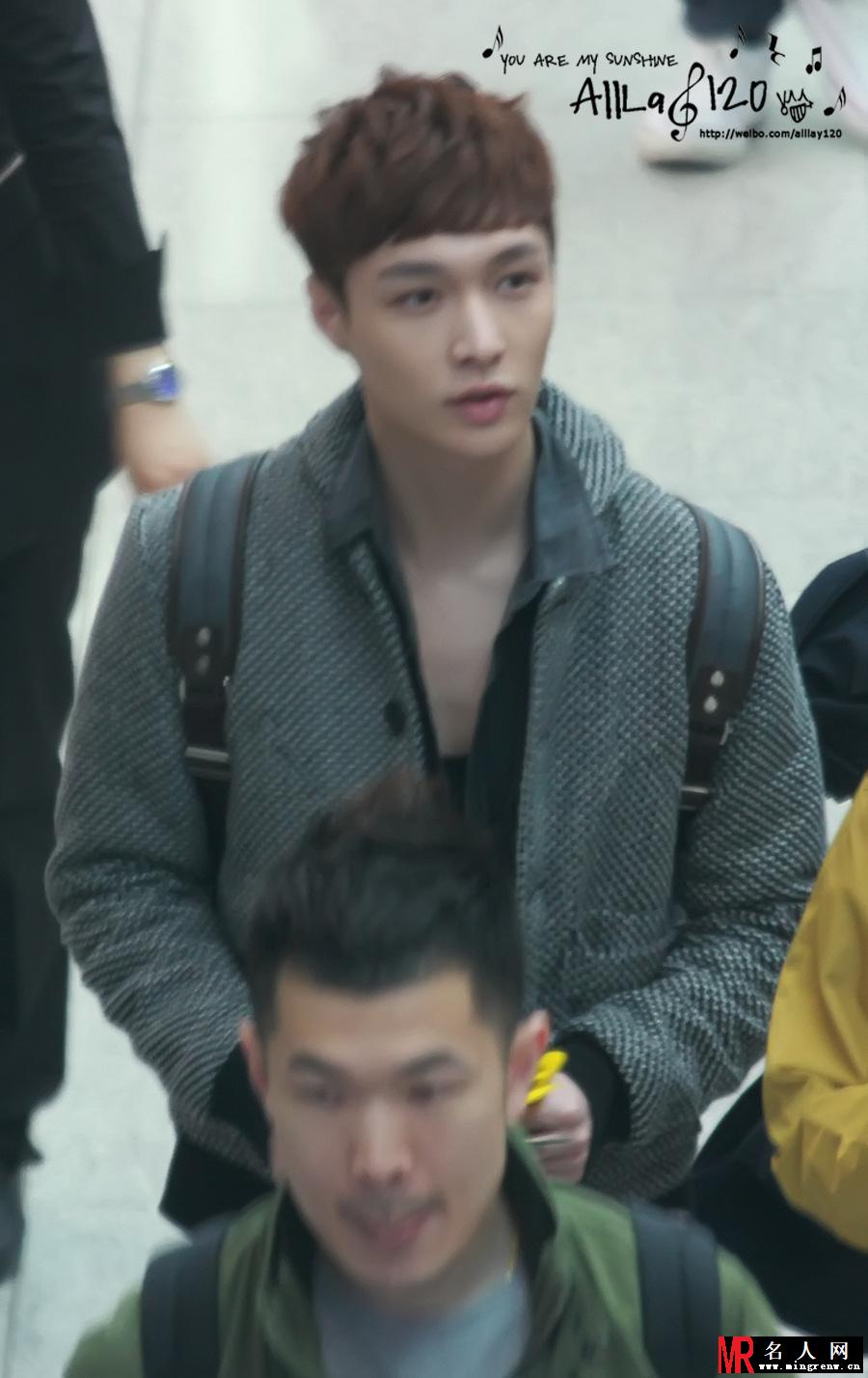 EXO张艺兴2013年3月现身机场 可爱帅气(1)