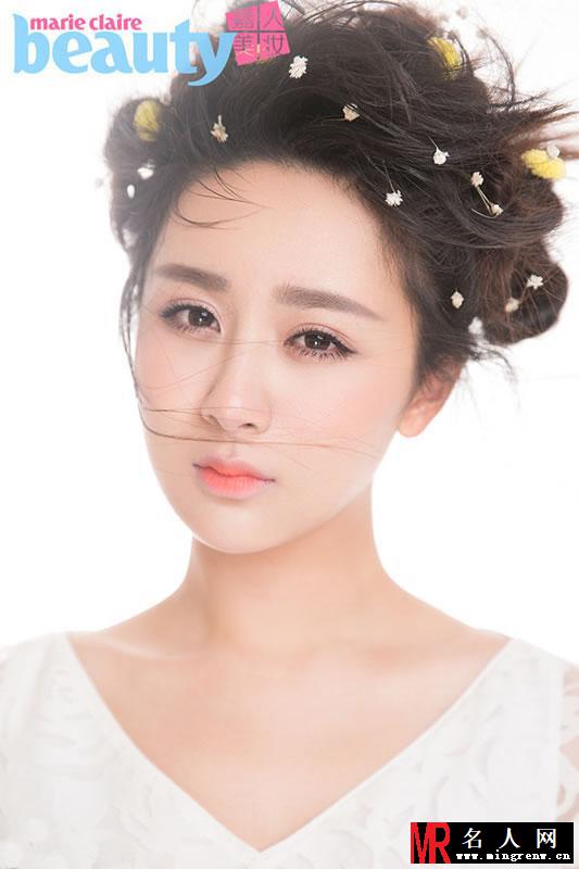 杨紫登封面大片 俏皮可爱尽显青春活力(1)