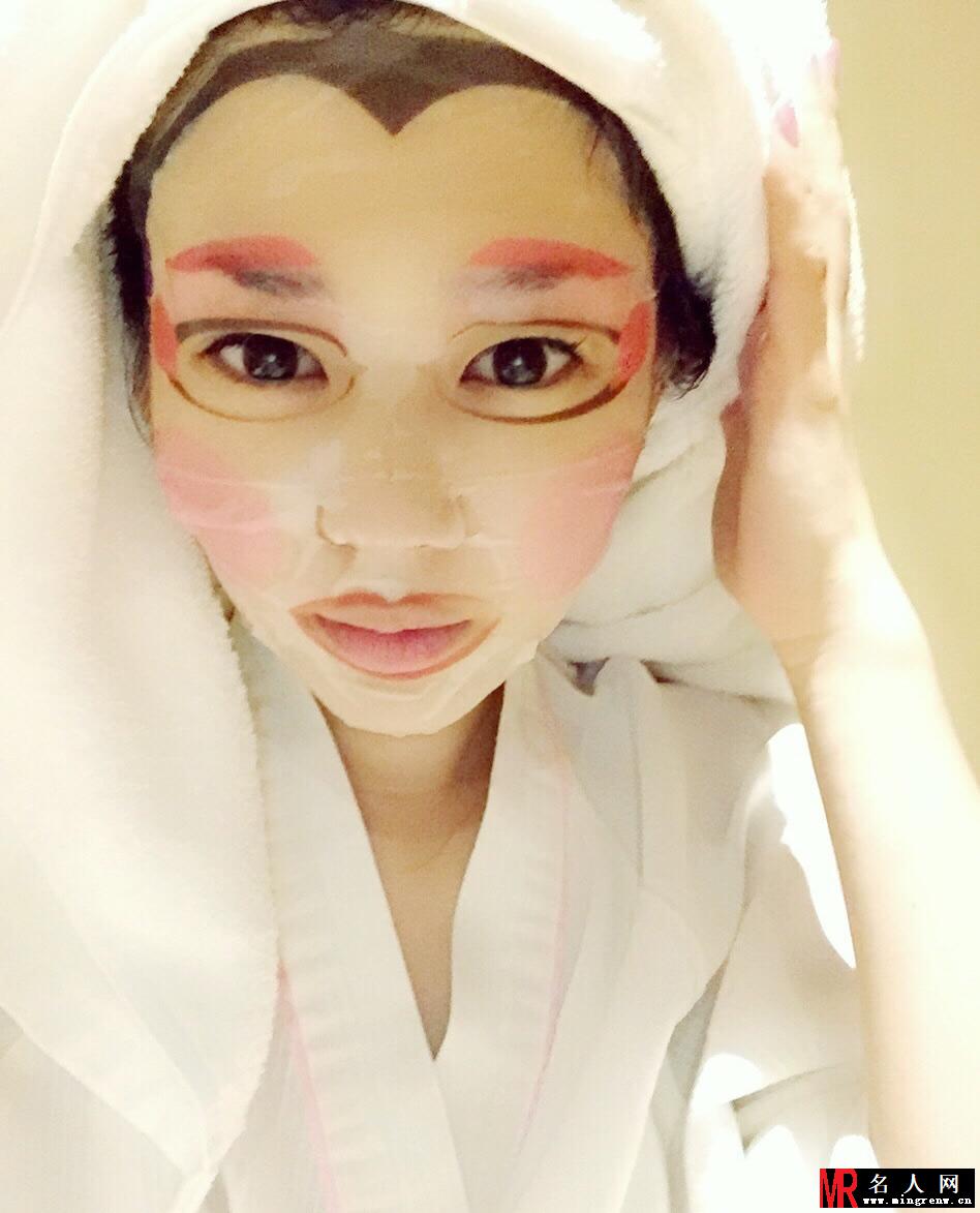 女神苍井空会众闺蜜开睡衣大趴 可爱迷人(1)