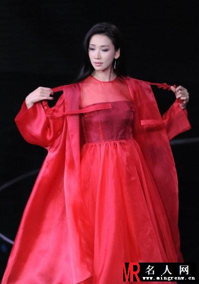 奶茶妹妹章泽天与林志玲同台比美(1)