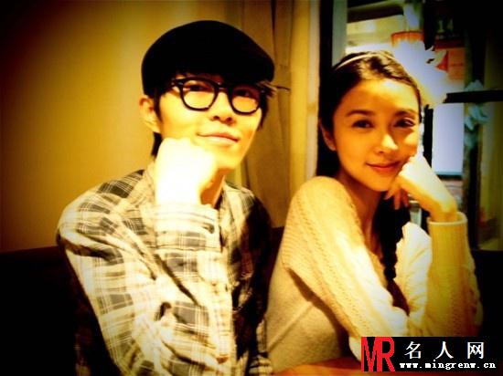 方大同薛凯琪同一时间晒合照 粉丝调侃：不结婚就报警(1)