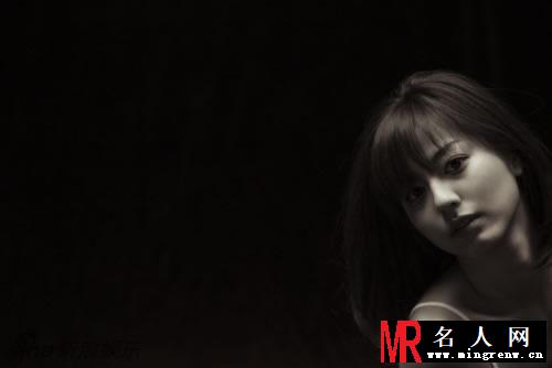 裸背性感诱惑 日本女星杉本有美撩拨人心(1)