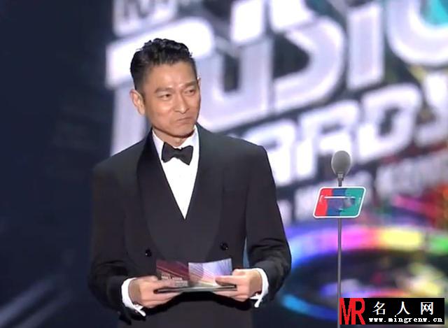 刘德华现身MAMA典礼 与宋承宪亲密合照(1)