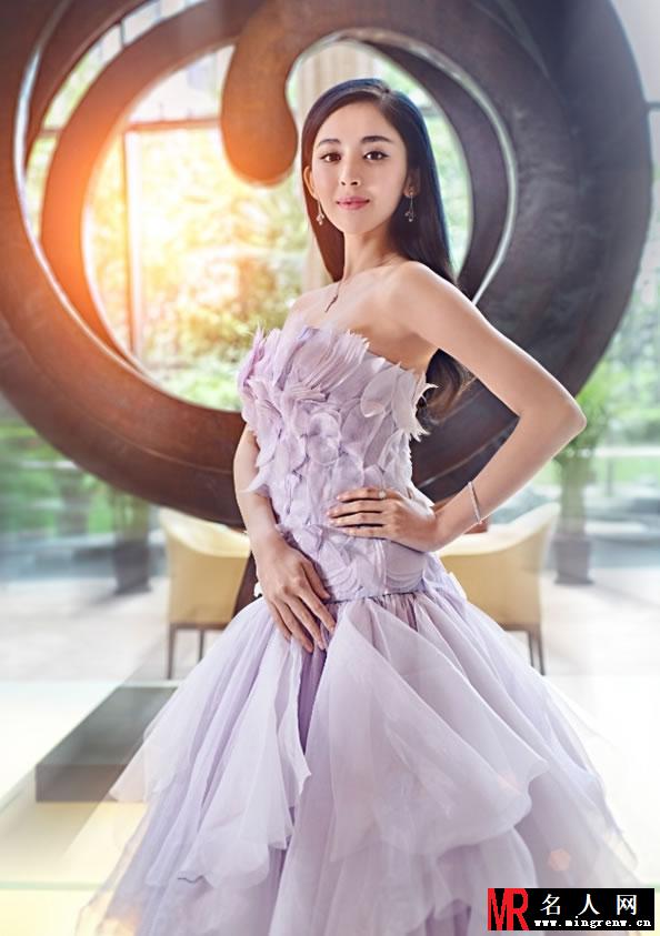 古力娜扎梦幻婚纱写真 纤细身姿展优雅(1)