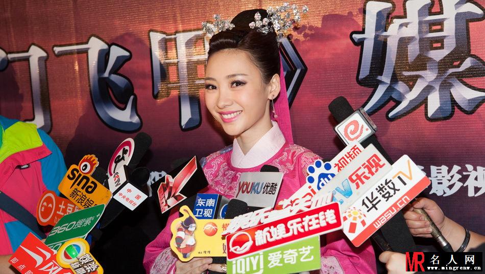 龙门飞甲媒体见面会 柳岩挺大肚古装亮相(1)