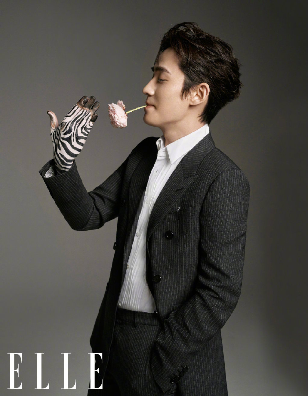 朱一龙登陆《ELLE》4月刊 释放暖男魅力(1)