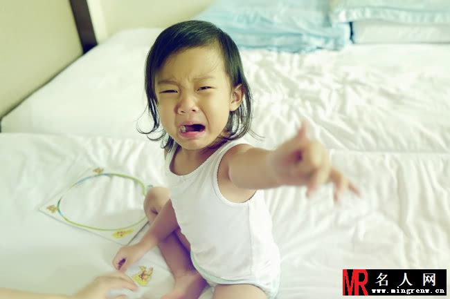 李小璐登杂志封面 辣妈身姿曼妙(1)