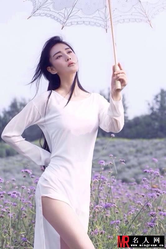 张馨予曝光一组魔幻写真 浪漫妖艳美不胜收(1)