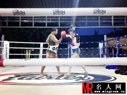 倪妮2014学习拳击照 女神瞬间变成凶残女汉子(1)