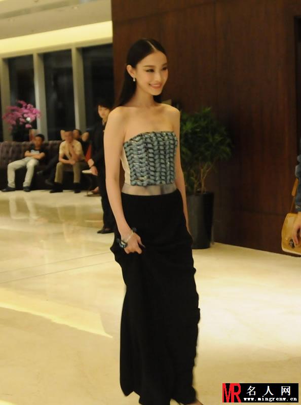 倪妮2013活动大图集第二弹 冯绍峰搂倪妮关系亲密(1)