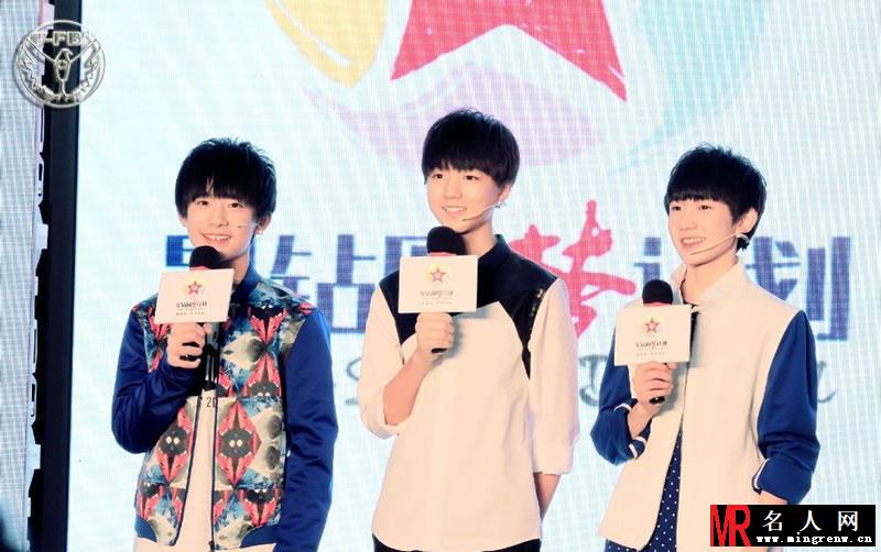 TFBOYS《中国文艺》三人合照 精彩表演带动全场(1)