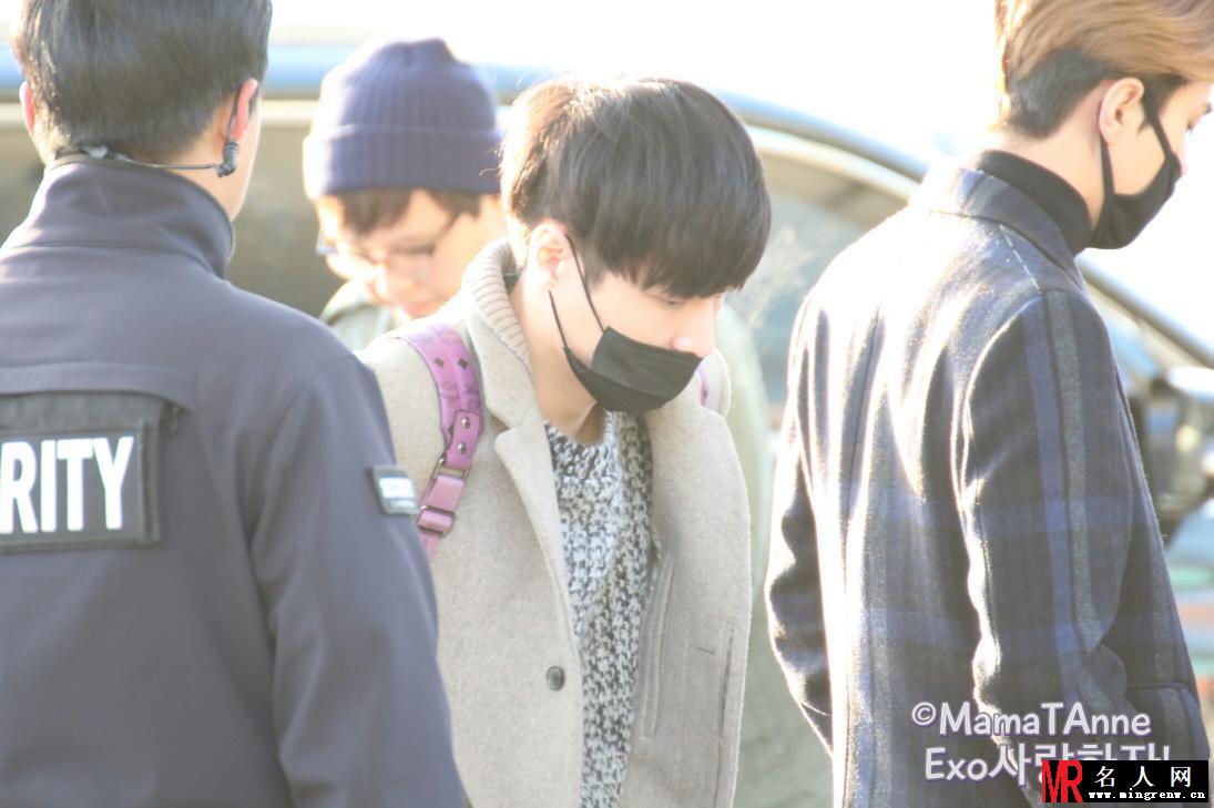 EXO张艺兴2014年12月机场写真 韩国赴香港时尚帅气(1)
