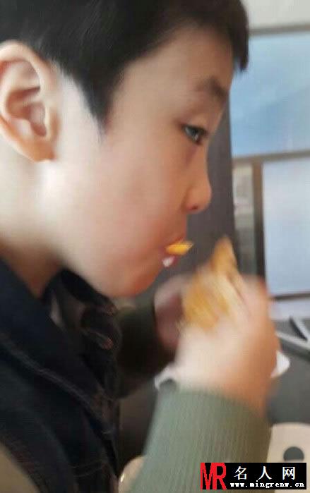 黑儿子无下限 吴镇宇微博PO费曼黑照(1)
