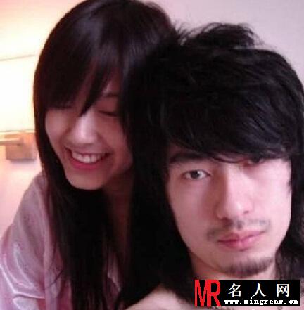 曾做人流交了七任男友的张子萱豪放旧照流出(1)